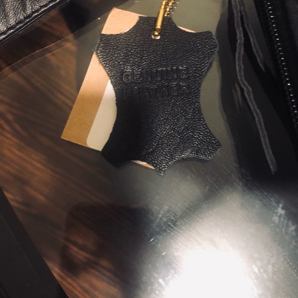 Beautiful Embroidered floral crossbody bag - Picture 5 of 5